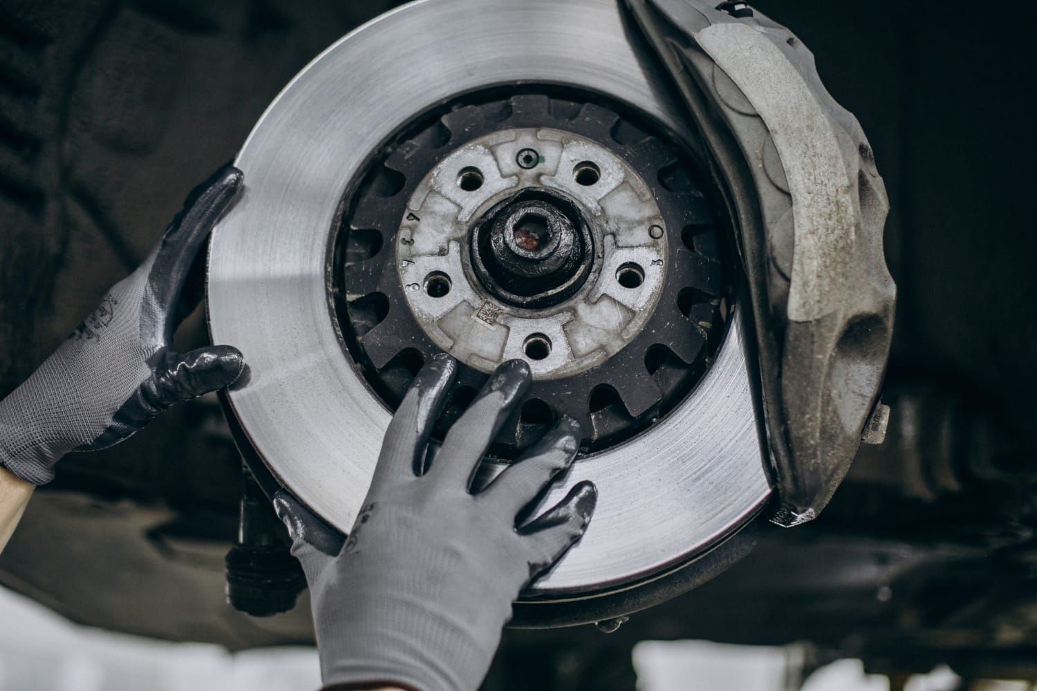 Brake Pads and Discs: Signs They Need Replacing